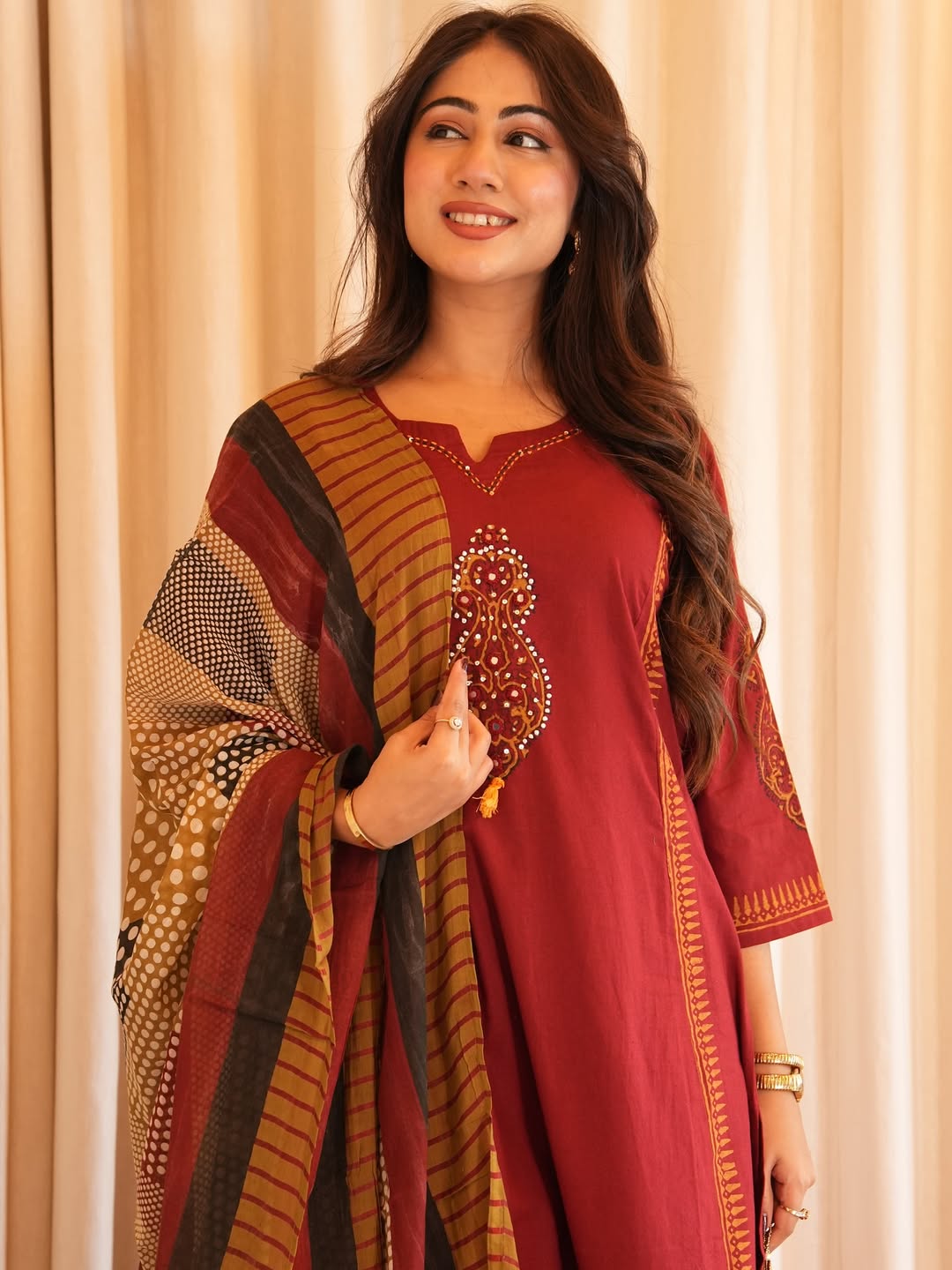 Maroon Embroidered Kurta Pant Dupatta Set - Image 2